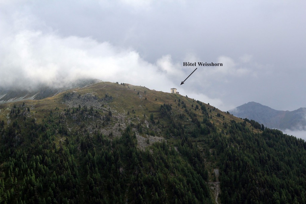 Hotel-Weisshorn-Wallis-Berge-Wolken-Blinkblink