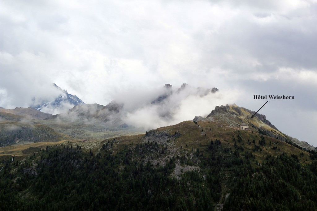 Hotel-Weisshorn-Wallis-Berge-Wolken-Wetter-Blinkblink